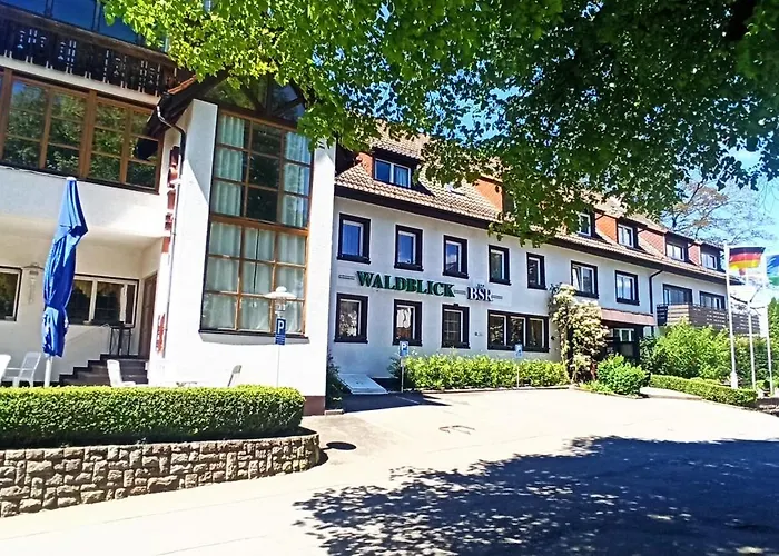 Hotel Waldblick BSR Garten mit Pavillons im Schwarzwald, ideal für Paare, Familien, Hunde